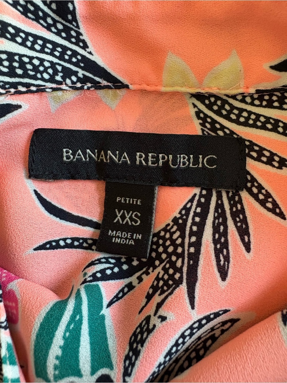 Banana Republic Coral Pink Tropical Print Popover Long Sleeve blouse - Picture 3 of 14